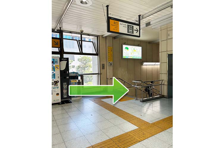 北口階段を下ります。