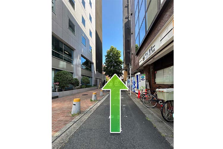道なりに進みます。