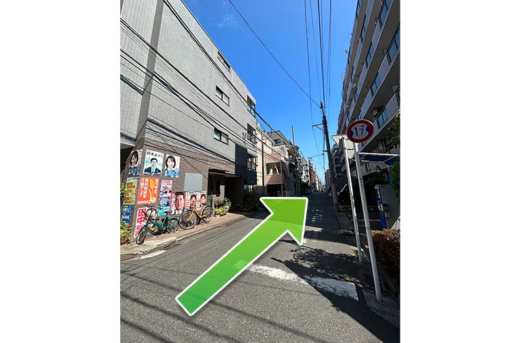 辻沢眼科クリニックを過ぎるまで、道なりに進みます。