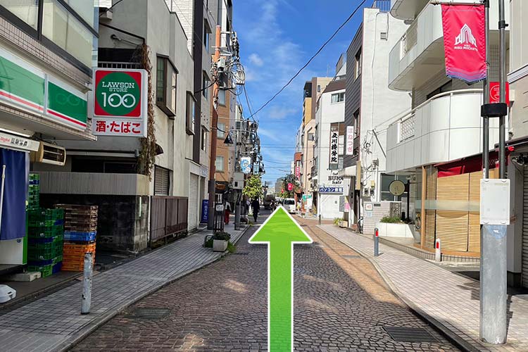 ローソン100を過ぎるまで、直進します。